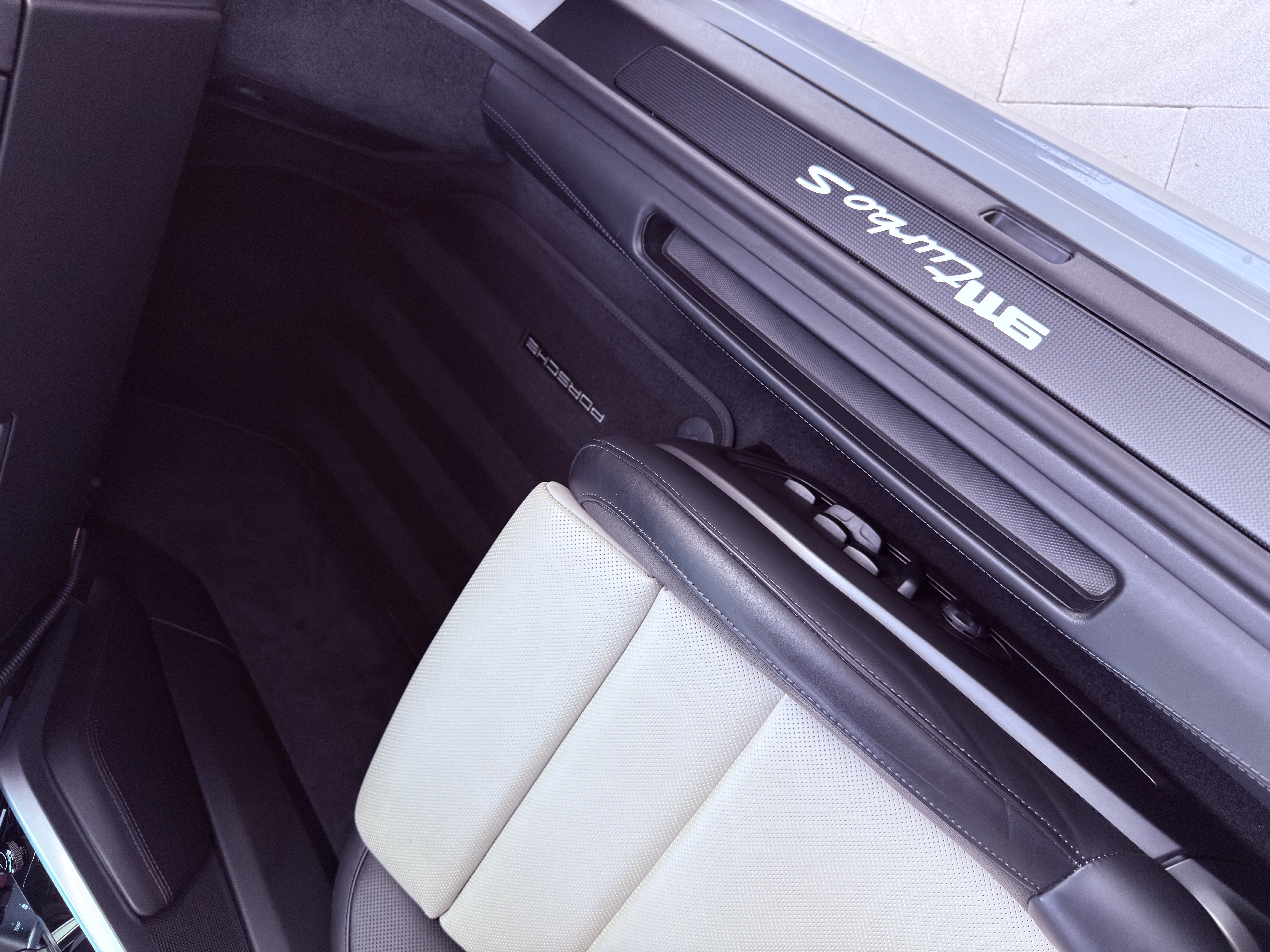 Porsche Turbo S Interior — Detail