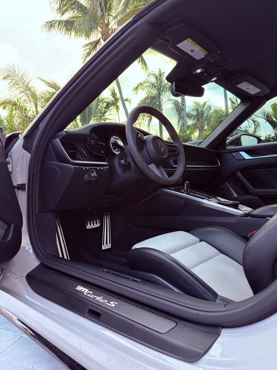 Mobile car detailing in Miami Beach FL